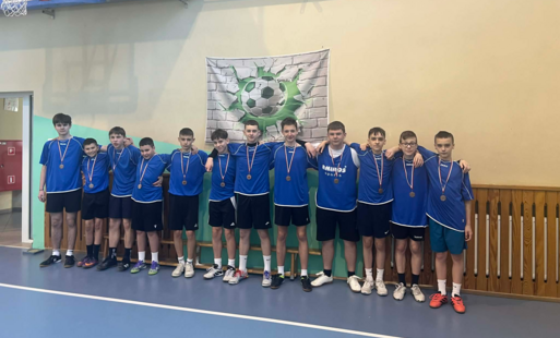 Zdjęcie do BRĄZOWY MEDAL PO WIELKICH EMOCJACH &ndash; MISTRZOSTWA POWIATU W SIATK&Oacute;WCE