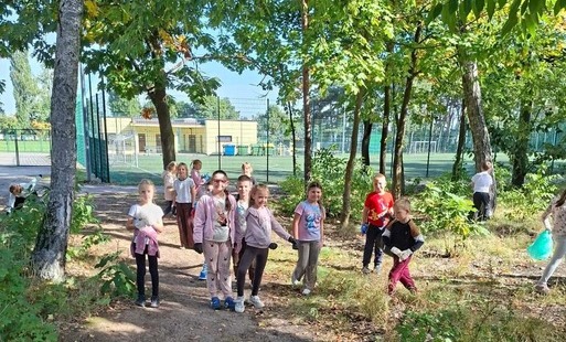 Zdjęcie do KLASY 1&ndash;3 W AKCJI SPRZĄTANIA ŚWIATA